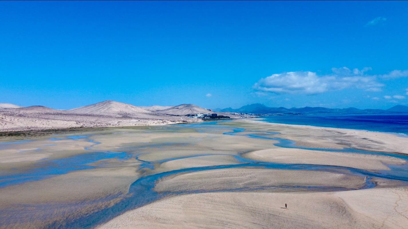 Playa del Sotavento y sus lagunas