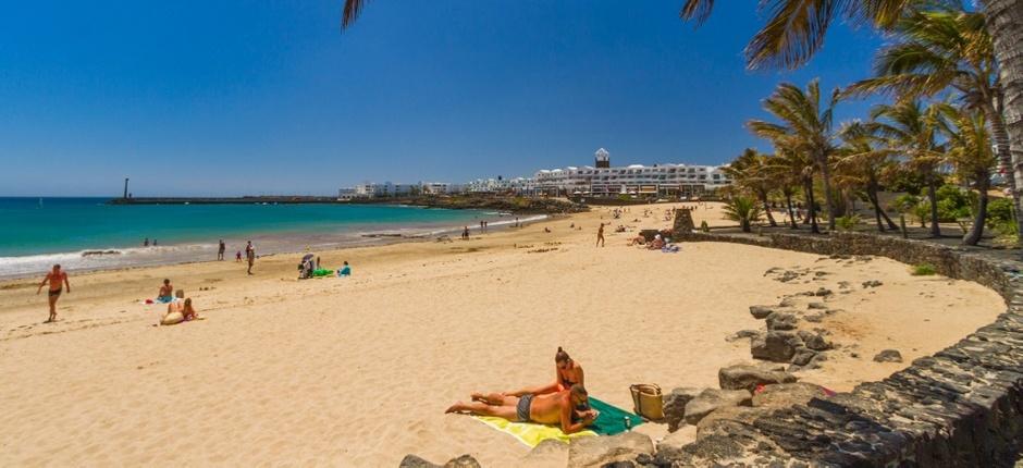 Playa de Las Cucharas Populära stränder på Lanzarote