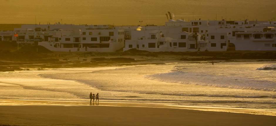 Playa de Famara Populära stränder på Lanzarote