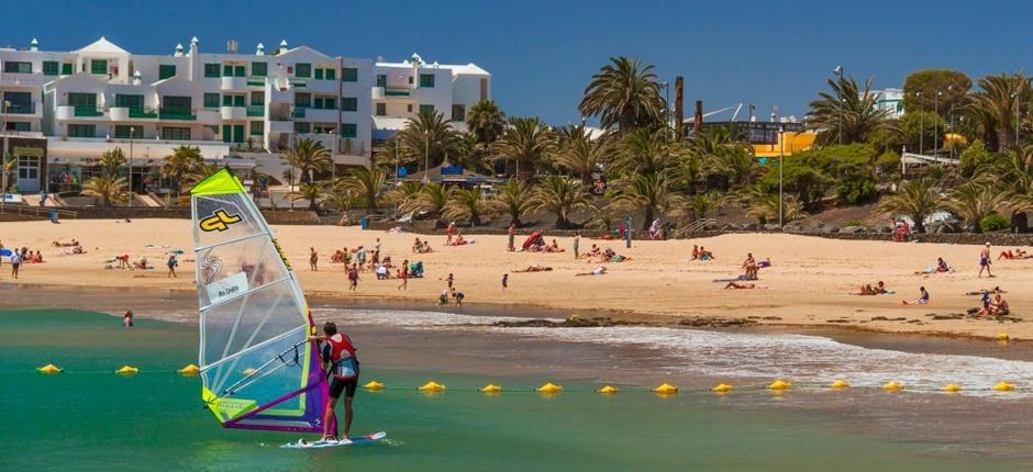 Playa de Las Cucharas Populära stränder på Lanzarote