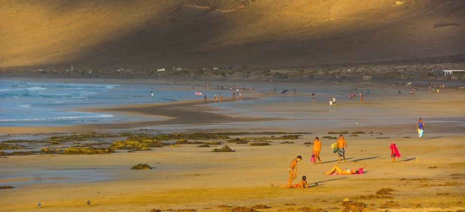 Playa de Famara Populära stränder på Lanzarote