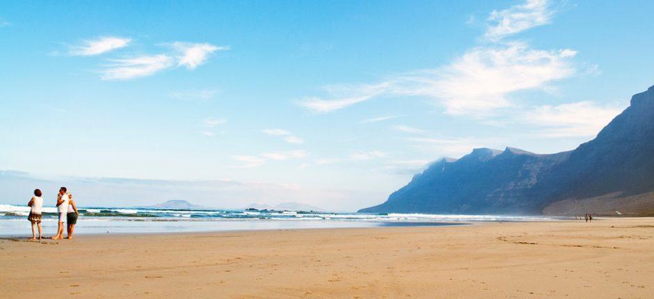 Playa de Famara Populära stränder på Lanzarote