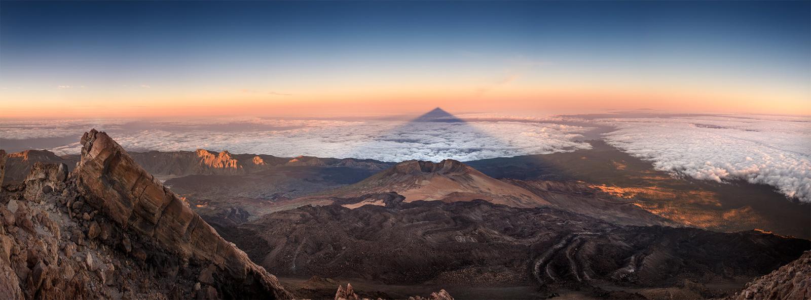 La sombra del Teide proyectada sobre la isla